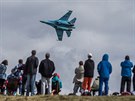 Nvtvnci leteck pehldky CIAF sleduj ukzku ukrajinsk sthaky Su-27...