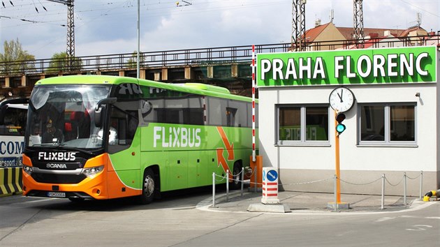 Autobus společnosti FlixBus na pražském nádraží Florenc Autobus společnosti FlixBus na pražském nádraží Florenc