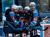 Hokejisté Chomutova slaví gól. Hokejisté Chomutova slaví gól.