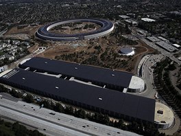 Apple Park v Cupertinu a sál Steva Jobse