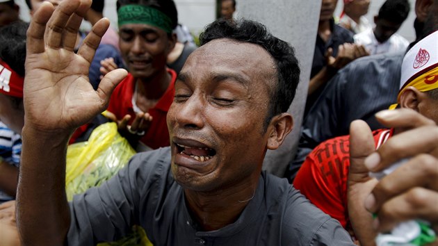 Rohingov protestuj ped barmskou ambasdou v malajsijskm Kuala Lumpuru. (8. z 2017)