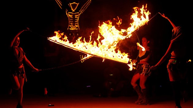 Festivalu Burning Man se v Nevadsk pouti astn kadoron tisce lid