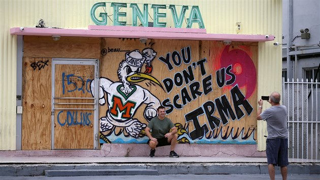 Turista se fot v Miami na Florid ped vzkazem, kter mstn obyvatel...