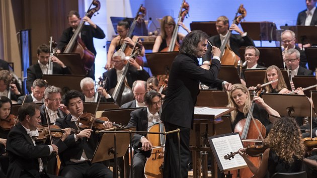 Vladimir Jurowski dil na Dvokov Praze London Philharmonic Orchestra, jeho je fem.