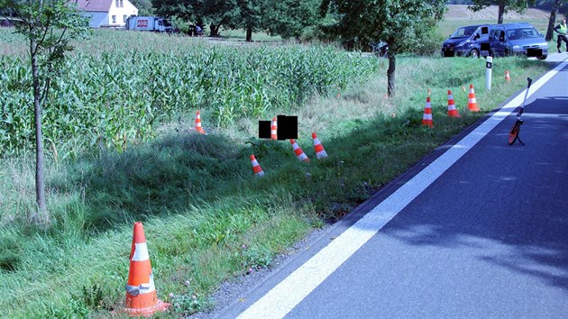 Msto tragick nehody u Jindichova Hradce, kde nkladn automobil srazil cyklistu.