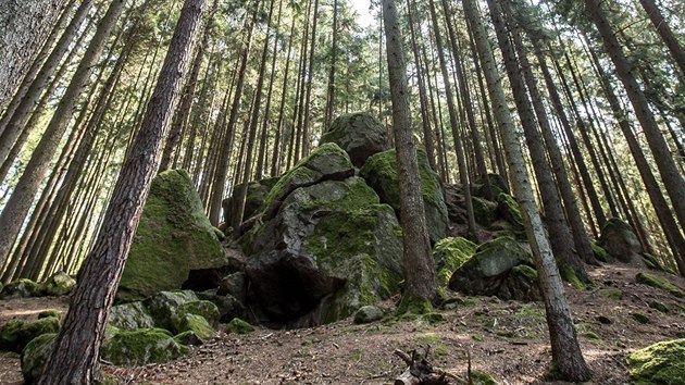 Kamenn amfitetr pitahuje turisty i mstn, kte sem chod naerpat energii.