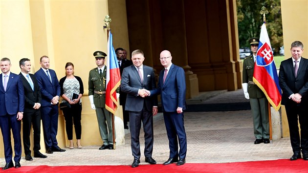 Zstupci esk a slovensk vldy se seli na spolenm zasedn v Lednici. (4. z 2017)