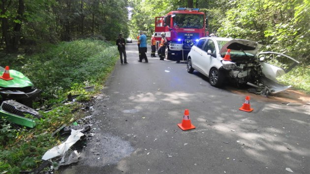 Siln opil idi pejel na Perovsku na rovnm seku silnice do protismru a eln se srazil s protijedoucm vozem. Ten nraz odhodil do pkopu.