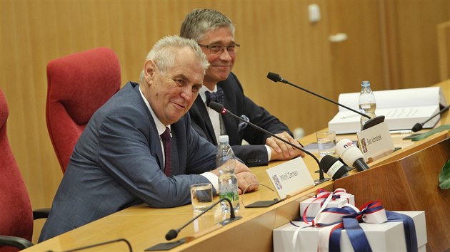Prezident Milo Zeman v ter dopoledne navtvil Krajsk ad v Ostrav.