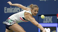 Karolína Plíšková se natahuje po úderu ve čtvrtfinále US Open proti Coco... Karolína Plíšková se natahuje po úderu ve čtvrtfinále US Open proti Coco...