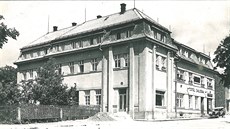 Do Hotelu Záložna zamířili například František Hrubín, František Halas, Ludvík... Do Hotelu Záložna zamířili například František Hrubín, František Halas, Ludvík...