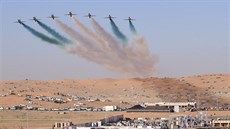 Aerobatická skupina Saudi Hawks ze Saudské Arábie na letounech Hawk Aerobatická skupina Saudi Hawks ze Saudské Arábie na letounech Hawk