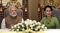 Barmská vdkyn a bývalá disidentka Aun Schan Su ij a indický premiér Narendra...