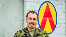 Novým kaplanem strakonických „rakeťáků“ se stal 45letý Michal Balek. Na zdi za... Novým kaplanem strakonických „rakeťáků“ se stal 45letý Michal Balek. Na zdi za...