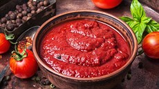 Domácí kečup můžete ochutit oblíbeným kořením a dodat mu tak svou vlastní... Domácí kečup můžete ochutit oblíbeným kořením a dodat mu tak svou vlastní...