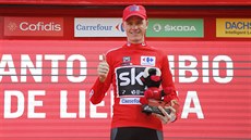 VECHNO JAK MÁ BÝT. Chris Froome se usmívá v cíli osmnácté etapy panlské...