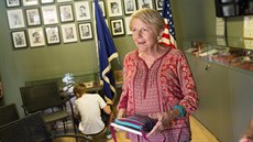 Jane Piferová si prohlédla Vojenské muzeum v Loučce a navštívila i Šanov, kde... Jane Piferová si prohlédla Vojenské muzeum v Loučce a navštívila i Šanov, kde...