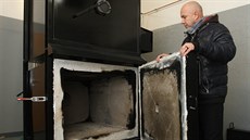 Pohled do spalovací pece olomouckého zvířecího krematoria. To otevřelo jako... Pohled do spalovací pece olomouckého zvířecího krematoria. To otevřelo jako...