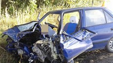 Řidič felicie vyjel u Moravského Berouna za zatáčkou do protisměru a vůz se... Řidič felicie vyjel u Moravského Berouna za zatáčkou do protisměru a vůz se...