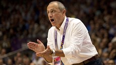 Italský trenér Ettore Messina je spokojený s výkonem svých hrá.