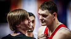 Andrej Kirilenko blahopřeje k výhře svému nástupci v ruské reprezentaci... Andrej Kirilenko blahopřeje k výhře svému nástupci v ruské reprezentaci...