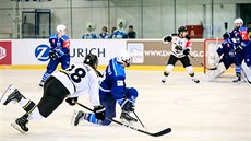 Momentka z duelu Ligy mistrů mezi Kometou Brno (modrá) a Stavangerem Momentka z duelu Ligy mistrů mezi Kometou Brno (modrá) a Stavangerem