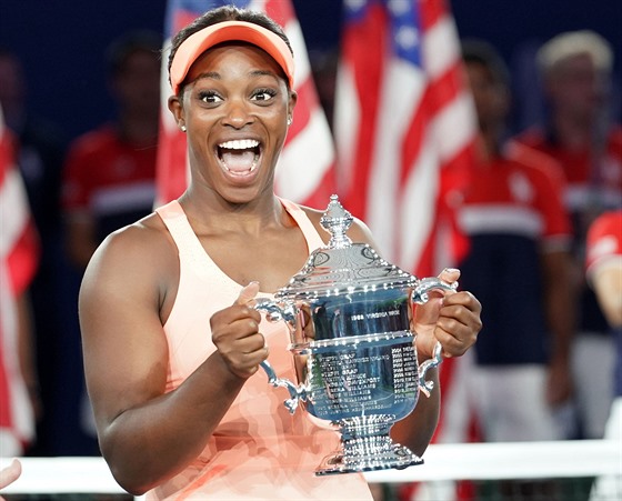 AMERICKÝ ÚSMV. Amerianka Sloane Stephensová ovládla svj první grandslam v...