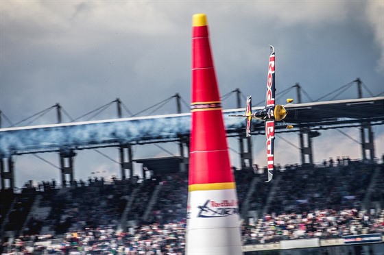 esk akrobatick letec Martin onka bhem zvodu Red Bull Air Race v nmeckm...