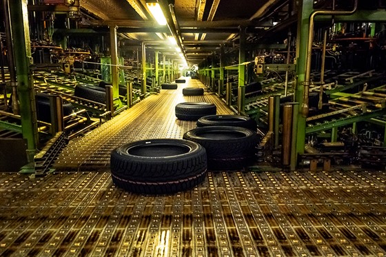 Výroba pneumatik je pln automatizovaná.