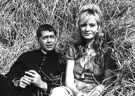 Zábr z filmu Evalda Schorma Faráv konec (1968).