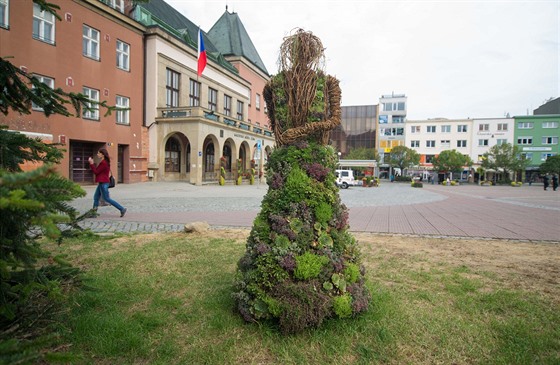 Kvtinová dáma na zlínském námstí Míru