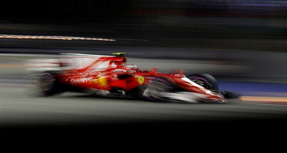 Sebastian Vettel bhem kvalifikace na Velkopu cenu Singapuru
