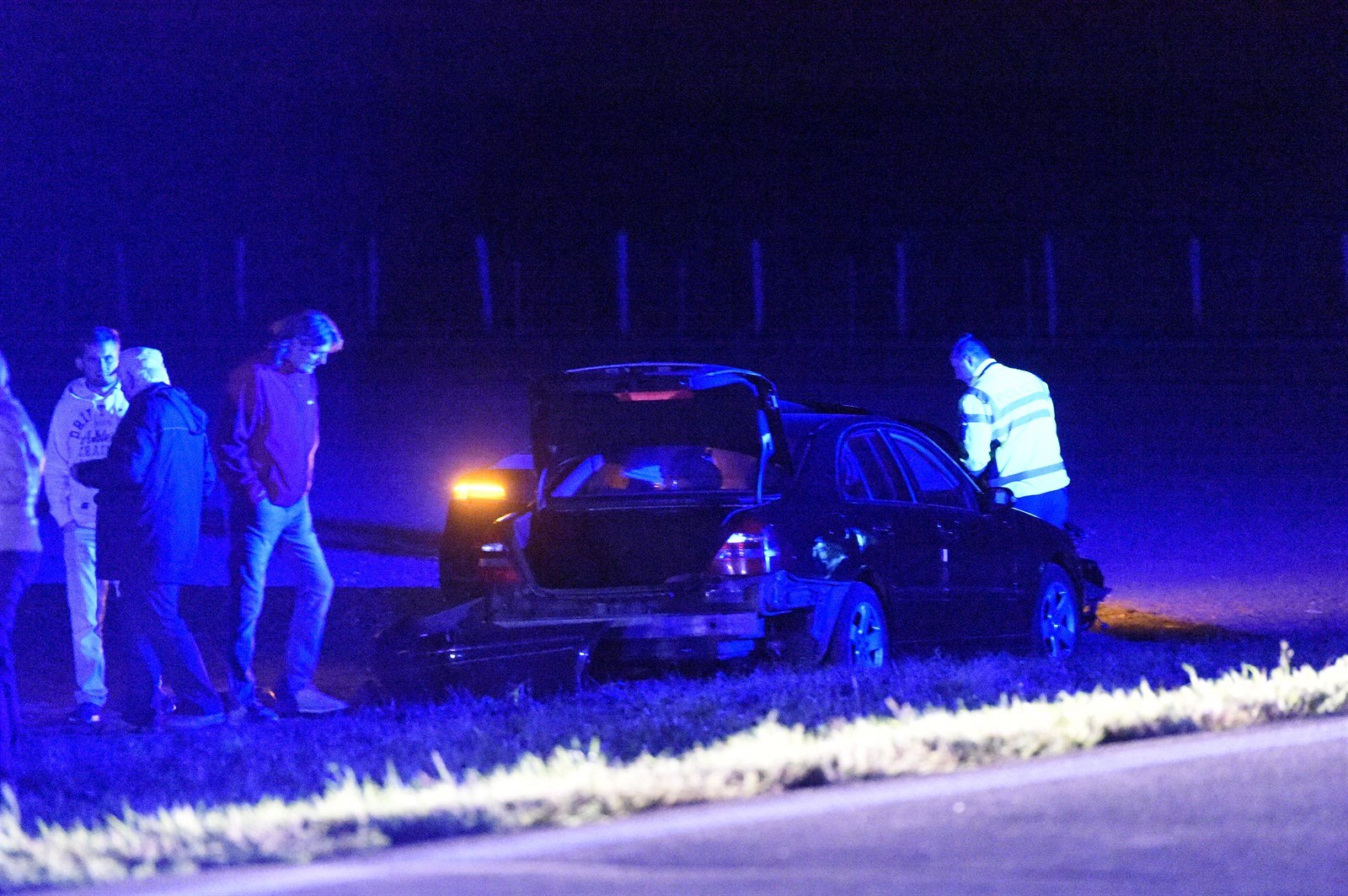 Výsledek obrázku pro U Lechovic na Znojemsku večer havarovalo auto s člověkem, který patří mezi osoby chráněné policií. Při nehodě se údajně lehce zranil ministr zahraničních věcí Lubomír Zaorálek… Autor: ČTK