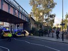Exploze v londýnském metru zranila nkolik lidí, na míst operovali policisté i...