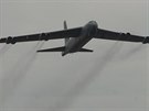 Americk bombardr B-52 pistv na letiti v Monov