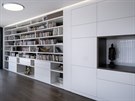 Také knihovnu a skříňkovou sestavu řešili architekti jako integrovanou sestavu,... Také knihovnu a skříňkovou sestavu řešili architekti jako integrovanou sestavu,...