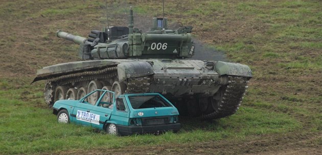 Dynamická ukázka modifikovaného pancéřového bojového tanku T-72M4 CZ Dynamická ukázka modifikovaného pancéřového bojového tanku T-72M4 CZ