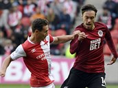 Jan Bořil ze Slavie (vlevo) a sparťan Václav Kadlec svedli v derby řadu ostrých... Jan Bořil ze Slavie (vlevo) a sparťan Václav Kadlec svedli v derby řadu ostrých...