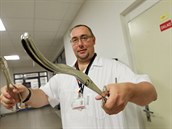 V pěti vitrínách v jihlavské nemocnici se zájemci z řad zaměstnanců, ale i... V pěti vitrínách v jihlavské nemocnici se zájemci z řad zaměstnanců, ale i...