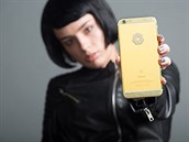 iPhone nabízí i zlatou verzi za 200 tisíc dolarů.