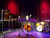 Mikrofonní hlava na pódiu jazzového klubu Moods. Mikrofonní hlava na pódiu jazzového klubu Moods.
