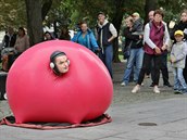 Vystoupení klauna s gumovou hlavou v rámci mezinárodního festivalu Divadlo.... Vystoupení klauna s gumovou hlavou v rámci mezinárodního festivalu Divadlo....