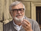 Jiří Bartoška v klipu k písni Léto 95 Jiří Bartoška v klipu k písni Léto 95