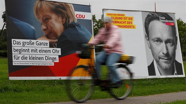 Tve Angely Merkelov a fa FDP Christiana Lindnera v Ribnitz-Damgartenu (8. z 2017)