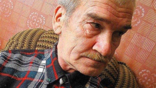 Stanislav Petrov ve svém byt ve Frjazinu nedaleko Moskvy.  Archivní snímek