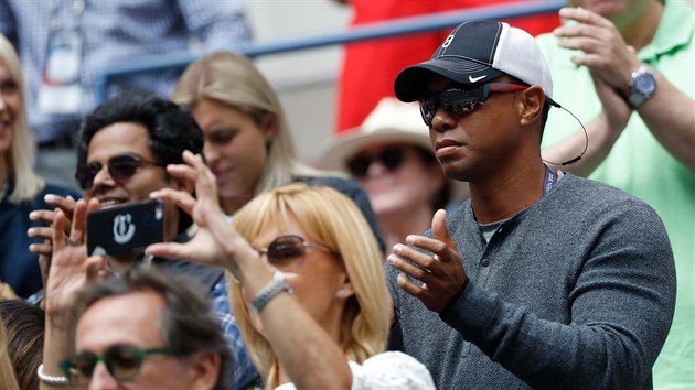 Golfista Tiger Woods nechybl na finle tenisovho US Open.
