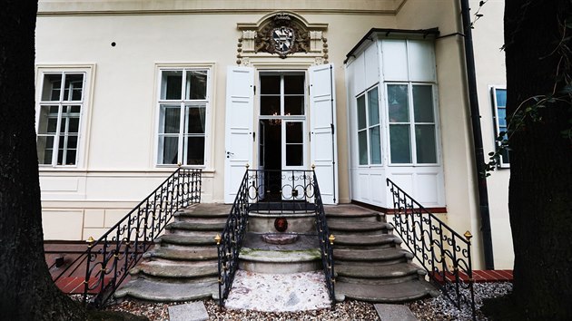 Jindy nepstupn prostory britskho velvyslanectv v Praze.