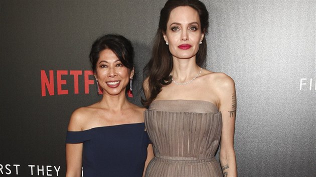 Angelina Jolie a Loung Ung na premie filmu First They Killed My Father v New Yorku (14. z 2017)
