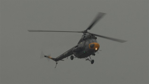 Nad monovskm letitm se v nedli proletl vceelov uitkov vrtulnk Mi-2.