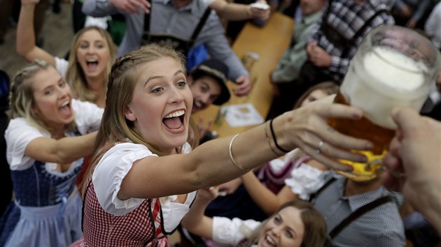 V Mnichov zaal tradin pivn festival Oktoberfest (16. 9. 2017).